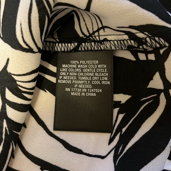 Mossimo black and white feathery design cold shoulder blouse - Picture 3 of 5